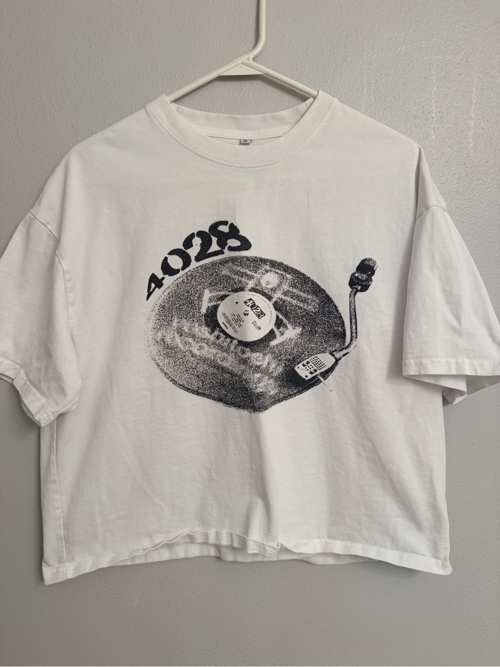 Mens 4028 White Graphic Record Tee